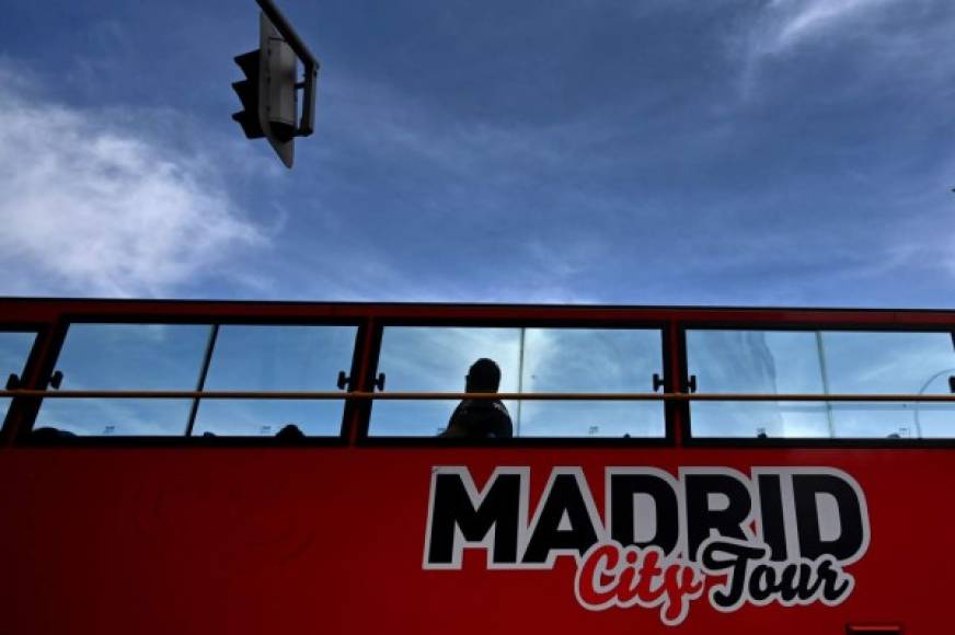El Real Madrid también ha cerrado las instalaciones de su ciudad deportiva y recomendó que 'permanezca en cuarentena todo el personal del Real Madrid que presta sus servicios en la Ciudad Real Madrid'.<br/><br/>