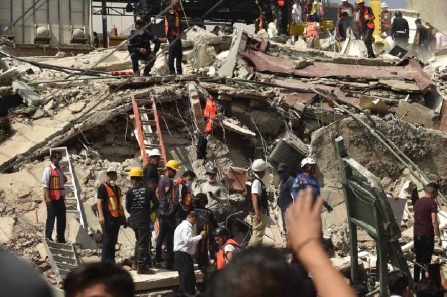 El presidente mexicano, Enrique Peña Nieto, ordenó evacuar los hospitales con daños y trasladar a sus pacientes a otras unidades médicas.