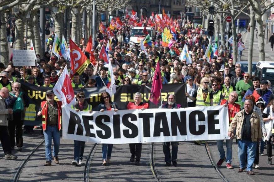 En Estrasburgo, este de Francia, los trabajadores hicieron alusión a la lucha popular.