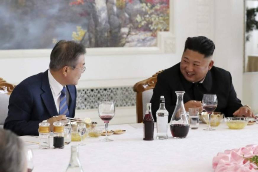 Moon viajó a Pyongyang con el objetivo de relanzar las negociaciones sobre la desnuclearización de Corea del Norte, logrando acordar con Kim el inicio del desmantelamiento de las instalaciones de misiles.