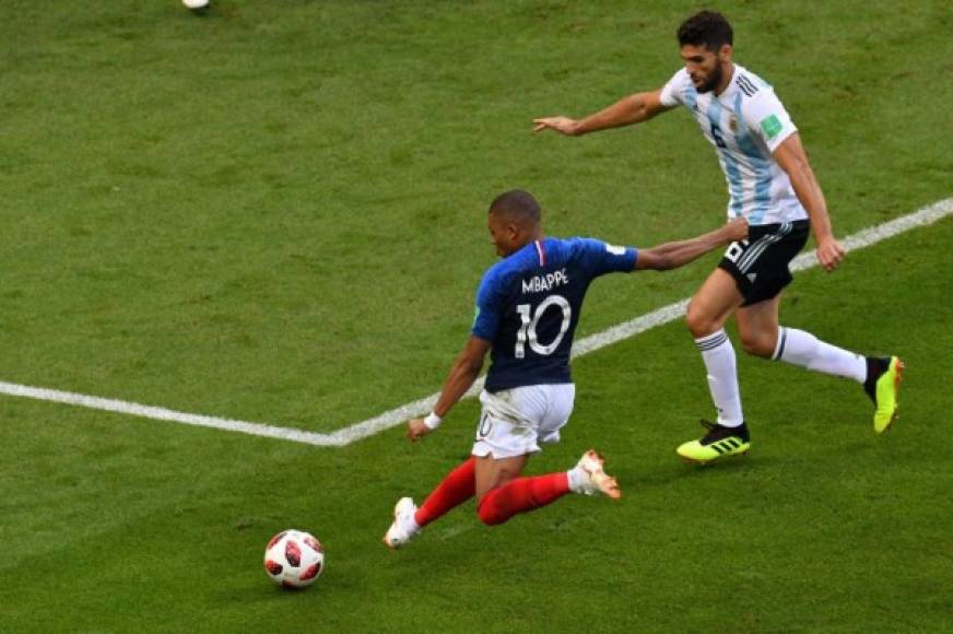 El 31 de agosto de 2017, Francia venció 4-0 a Holanda por eliminatorias mundialistas anotó su primer gol con los galos.