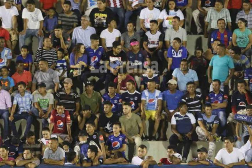 En el Estadio Emilio Williams Agasse se vivió una fiesta deportiva.Los aficionados del Motagua llegaron en gran cantidad al recinto deportivo de Choluteca.