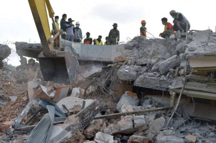 Lombok ha sufrido cerca de 400 réplicas desde el terremoto de 6,9 grados que sacudió la isla el domingo pasado.