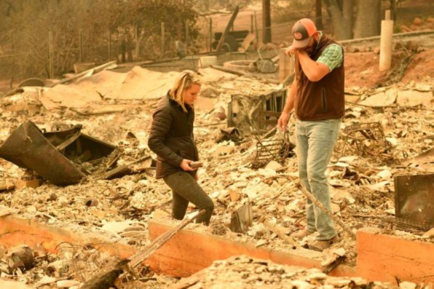 Chris y Nancy Brown regresaron este miércoles a Paradise, donde intentaron recuperar algunas pertenencias de su casa, destruida por completo por el incendio.