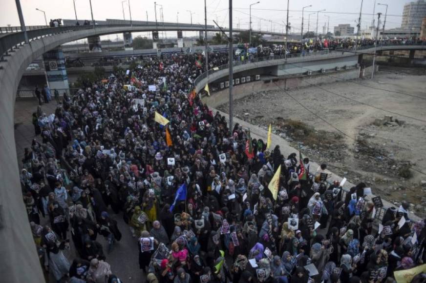 La agencia Isna habló de una multitud 'incontable', la agencia Mehr -cercana a las ultraconservadores-, de un 'número increíble' de participantes, y la televisión estatal de una 'multitud gloriosa'.