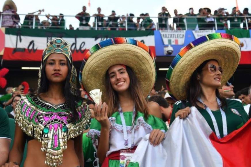 Mexicanas apoyando a su selección. Foto AFP