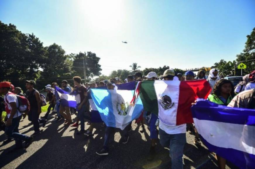 'No pueden continuar en territorio mexicano de manera irregular', advirtió Echavarría a los migrantes hondureños, guatemaltecos y salvadoreños que integran la caravana, al pedirles que respeten los canales legales para regular su estadía y ofrecerles un sitio en los albergues que el Gobierno ha establecido para esta ocasión.