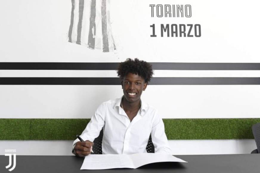 En el trueque con el Manchester City, la Juventus ha fichado extremo portugués Felix Correia, quien firmó un contrato de cinco años, hasta el 30 de junio de 2025.<br/><br/>'Adquisición a título definitivo del derecho a las prestaciones deportivas del futbolista Félix Alexandre Andrade Sanches Correia a cambio de 10.5 millones de euros pagaderos en el próximo ejercicio 2020-2021', se lee en la nota oficial del club turinés.