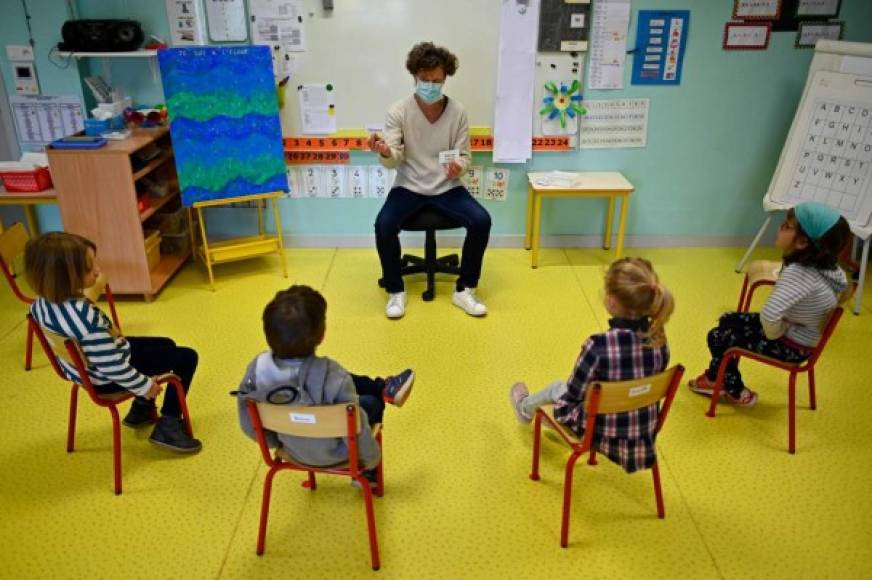 Francia, uno de los países más castigados por el coronavirus, recuperó parte de su normalidad con el regreso a clases de los escolares.