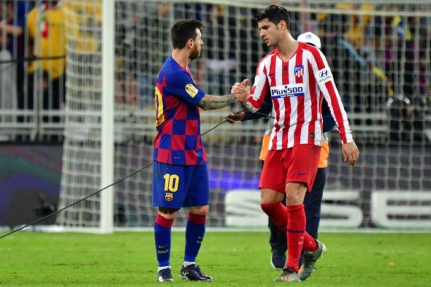 Álvaro Morata se acercó para saludar a Messi al final del partido.