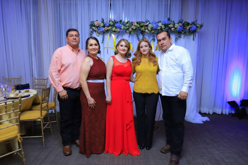 Luis Menjívar, Xenia Caballero, Ana Rápalo, Mildred Duncan y Juan C. Caballero