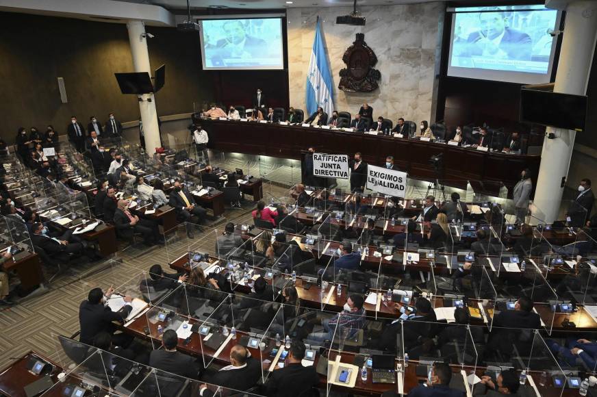  Diputados del opositor Partido Nacional exigen ratificar la junta directiva.