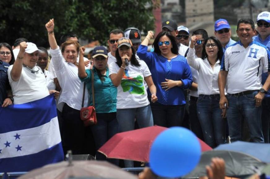 Ana García agregó que algunos líderes de la oposición -que acusan de 'usurpador' y 'dictador' a Hernández- apoyan a los delincuentes y se han convertido en sus 'voceros'.
