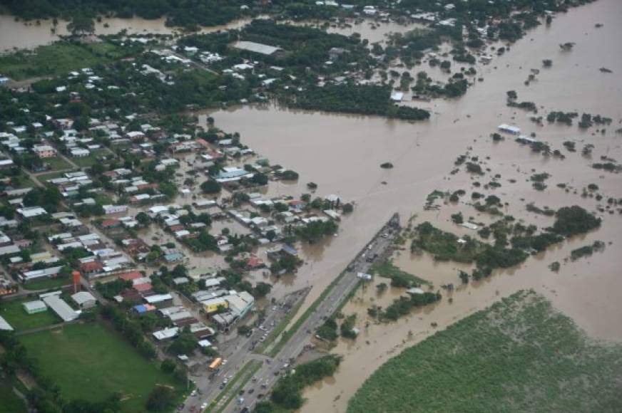 El desbordamiento de ríos y los deslizamientos de tierra y rocas han causado severos daños en Honduras, donde el organismo de protección civil ha señalado que las bandas nubosas y la circulación asociada al fenómeno continuarán dejando lluvias y chubascos intermitentes en la mayor parte del país.