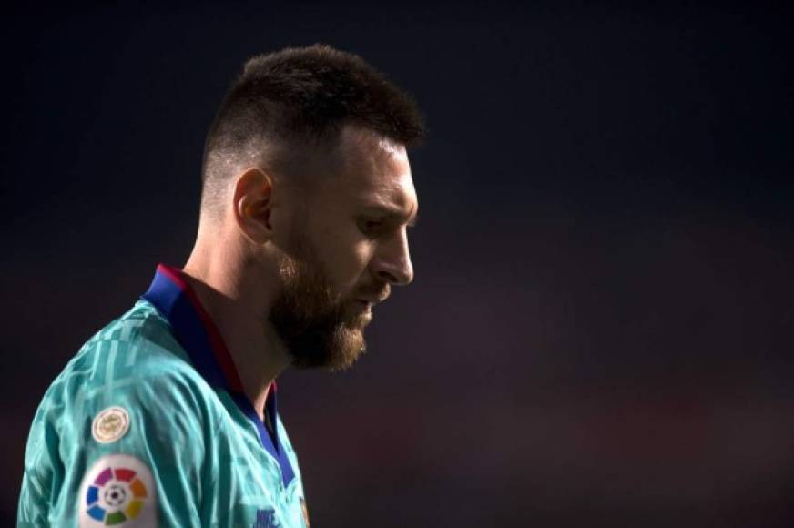 Messi, cabizbajo luego del segundo gol del Granada.