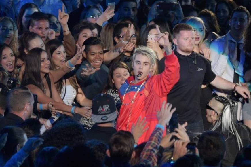 Justin Bieber interactuó con el público.