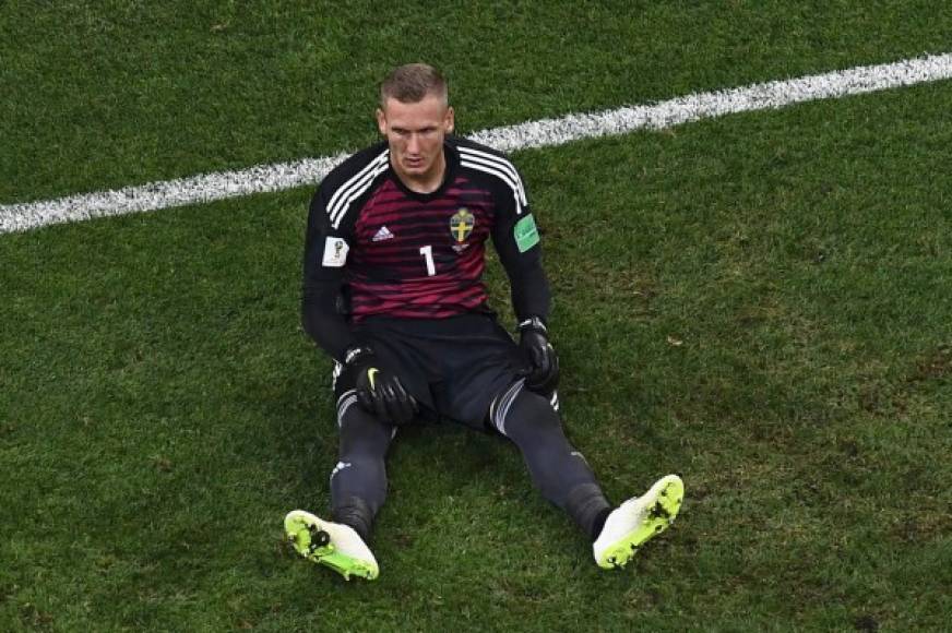 Robin Olsen, portero de Suecia, lució impotente tras la derrota en el último minuto ante Alemania.