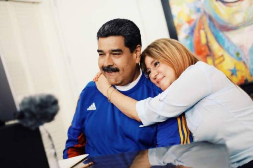 Cilia y Maduro demuestran su amor en sus apariciones en público.