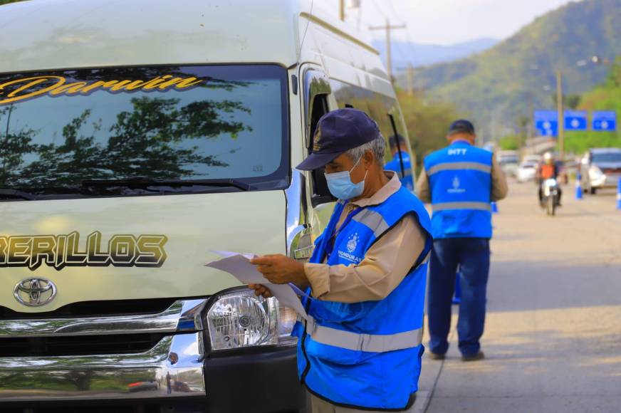 Operativos policiales en entradas de San Pedro Sula: Fotografía: La Prensa / Melvin Cubas