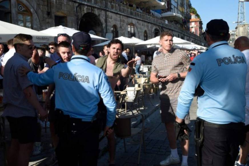 Seguidores de ambos clubes se han desplazado a Oporto para apoyar a sus respectivos equipos y han protagonizado lamentables incidentes en las calles.