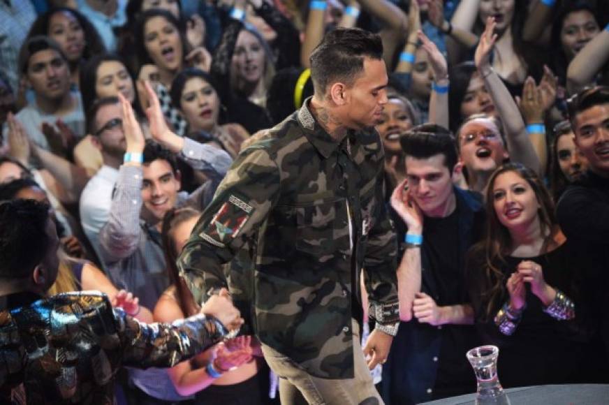 Chris Brown poco a poco está ganando la confianza del público tras haber golpeado a Rihanna.