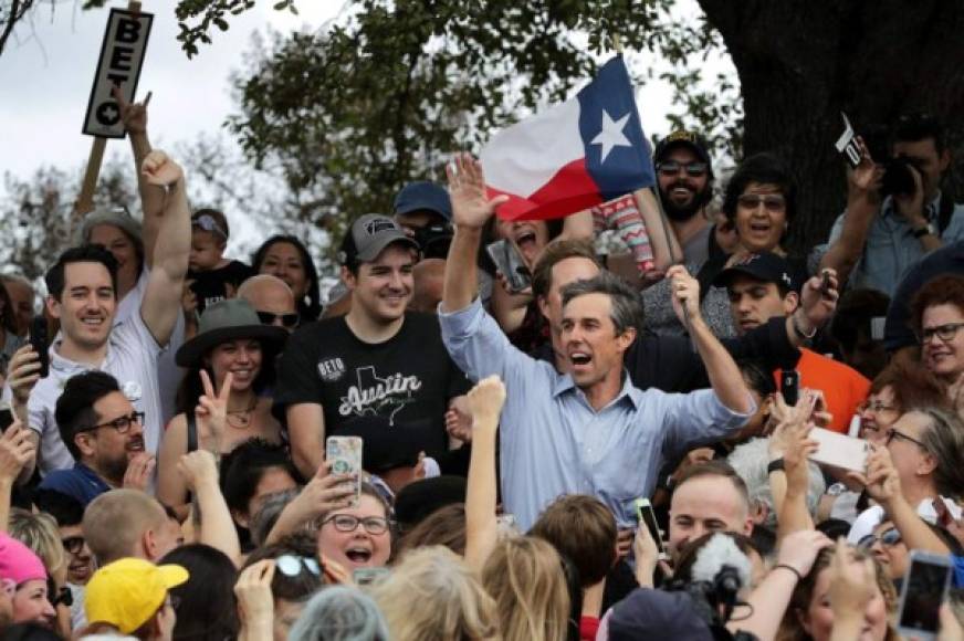 Se hace llamar Beto, aunque su nombre real es Robert O'Rourkey. En las últimas semanas se ha convertido en el político más popular de Texas, desafiando la hegemonía republicana en uno de los estados claves para la victoria de Donald Trump en las legislativas.