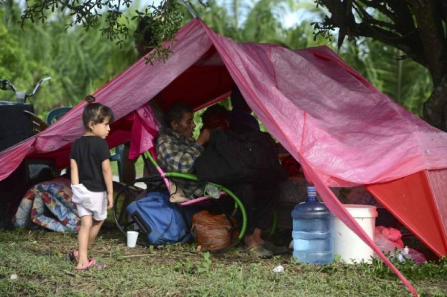 Sabana, San Manuel, Cortés<br/>8. Angélica (Madre)<br/>9. Marisol (Hija)<br/>