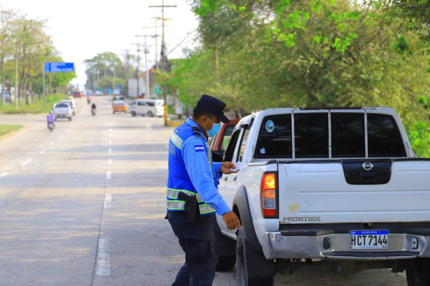 Operativos policiales en entradas de San Pedro Sula: Fotografía: La Prensa / Melvin Cubas