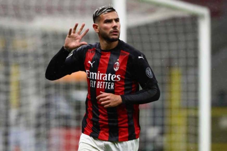 El AC Milan ha rechazado una oferta de 40 millones de euros por Theo Hernández del Paris Saint-Germain, según 'Tuttosport'. El club francés está ansioso por incorporar al jugador de 23 años a sus filas antes de la temporada 2021-22, pero los rossoneri no tienen intención de vender un futbolista preciado en San Siro.