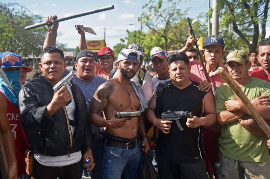 Ortega comparó a los manifestantes con los pandilleros que siembran el terror en el norte de Centroamérica y adelantó que 'esto que está sucediendo también nos obliga a los nicaragüenses a poner en nuestra agenda el combate a las pandillas'.