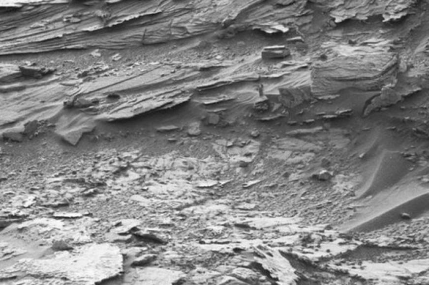 La NASA anunció hoy el hallazgo de agua líquida en Marte. Repasamos las imágenes más curiosas captadas por el Curiosity en el Planeta rojo.