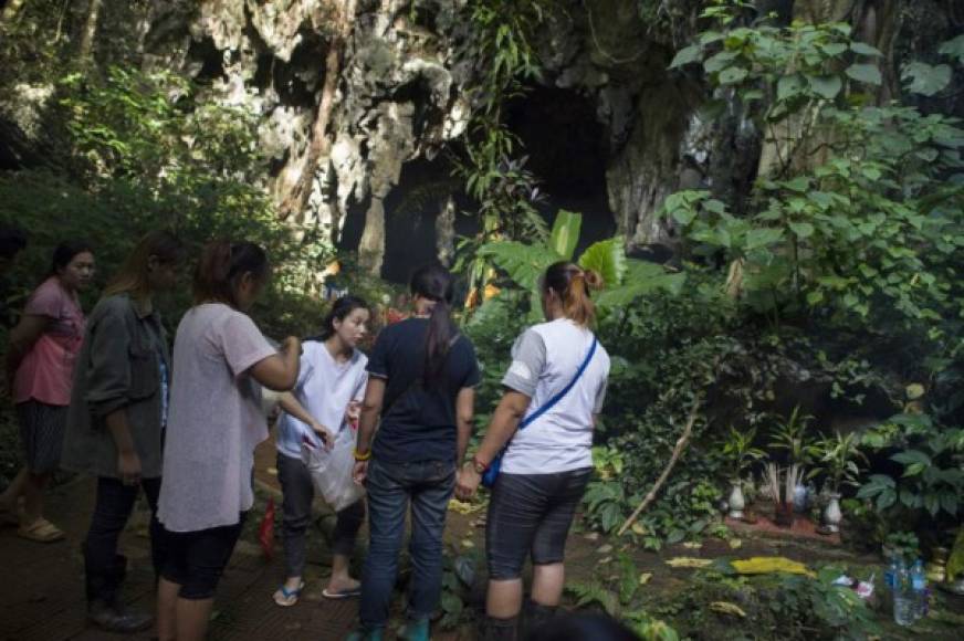 Y es que Tham Luang, la cueva donde están los 13 atrapados, no da tregua.