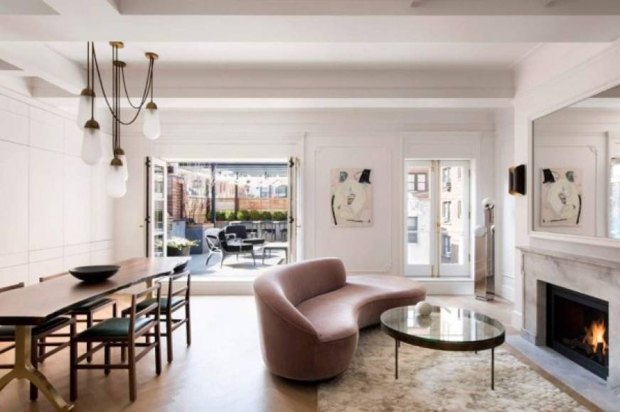 La vivienda propiedad de la oscarizada actriz Anne Hathaway es de estilo neogeorgiano y está situada en la zona noroeste de Manhattan. El precio de venta es de 3.5 millones de dólares. Fotos Sotheby's International Realty
