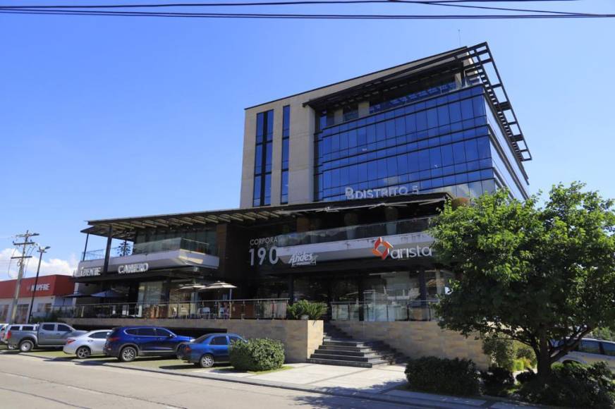 Corporativo 1908. Está ubicado en la 8 calle, 19 avenida suroeste del barrio Río de Piedras. Este edificio está en operaciones hace más de dos años. Es de 10 niveles, tres de estacionamientos. 