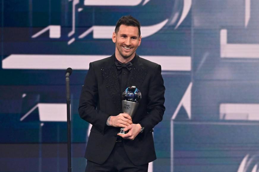 Admitiendo estar “muy nervioso”, <b>Messi</b> declaró en su discurso: “Este año fue una locura para mí, pude conseguir mi sueño después de tanto pelear, de tanto buscarlo, de tanto insistir. Es un sueño para cualquier jugador y muy pocos lo pueden conseguir y yo lo pude tener”. 