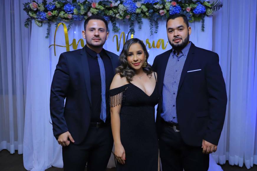 Juan Martínez, Gabriela Mejía y Marlon Menjívar