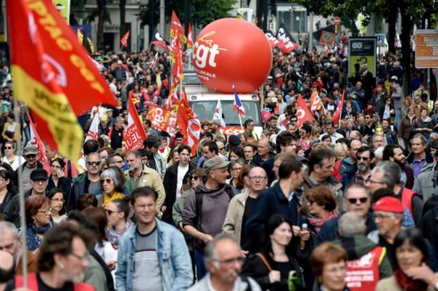 Trabajadores se manifiestan en Nantes, en el oeste de Francia.