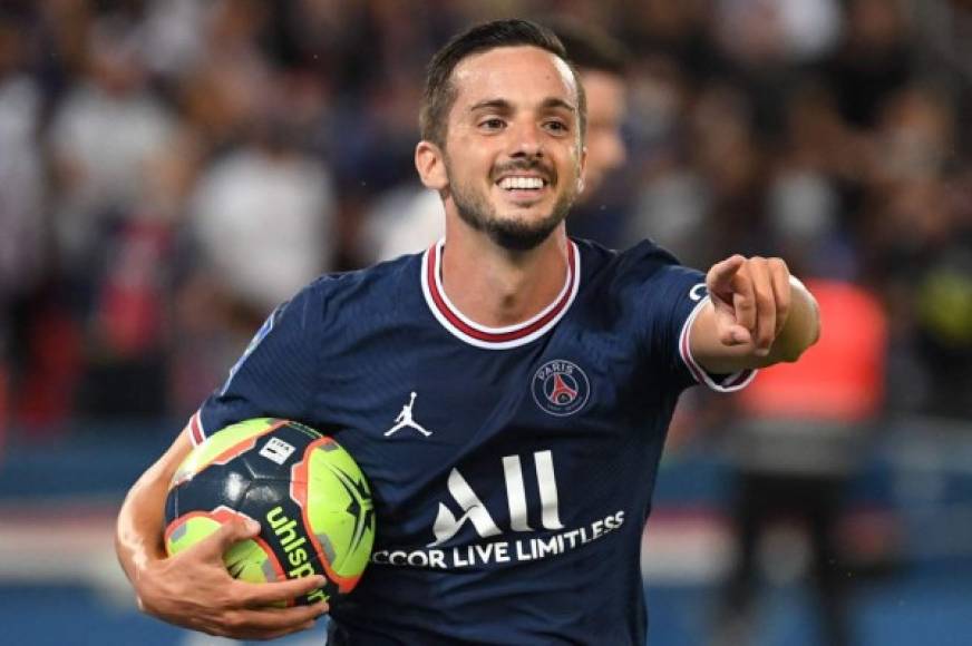 Según el medio Estadio Deportivo, el atacante español Pablo Sarabia es el principal damnificado de la llegada de Messi al PSG, aunque no el único nombre que está en la puerta de salida.