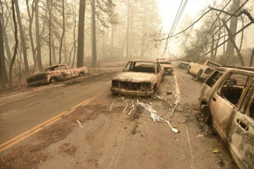 'Es devastación, devastación total, es increíble que haya ocurrido algo así', describe Mark Nees, un bombero que llegó de la vecina Oregon para ayudar a sus colegas californianos.