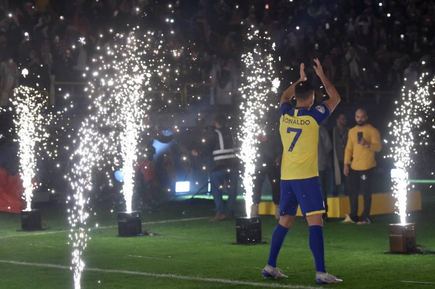 Cristiano <b>Ronaldo</b>, superestrella del fútbol en su crepúsculo, aseguró este martes en su presentación con el Al-Nassr que su llegada al fútbol saudita no supone el fin de su carrera, sino una nueva etapa en la búsqueda de récords tras haber “ganado todo” en Europa.