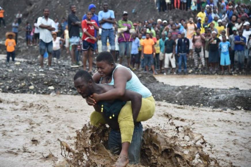 El balance parcial que dejó el huracán en Haiti es de 108 muertos, medio centenar de ellos en la ciudad sureña de Roche-a-Bateau.