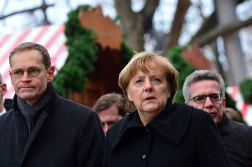 5. Merkel hace frente a la amenaza terrorista.<br/>La canciller alemana, Angela Merkel, conoció en 2016 el desgaste en el poder, erosionada por presiones internas por la crisis de los refugiados y el auge de la derecha radical, a lo que respondió con el desafío de optar a un cuarto mandato.<br/>En la Cancillería desde 2005, la más veterana líder europea vio cumplirse esta semana su peor pesadilla: un ataque terrorista en Berlín que dejó 15 personas muertas y decenas de heridos. <br/>A Merkel se le ha culpado del auge del voto de protesta por haber abierto sus fronteras a los refugiados mientras otros las cerraban, y por haber defendido con la frase “Lo lograremos” que Alemania está capacitada para acogerlos.