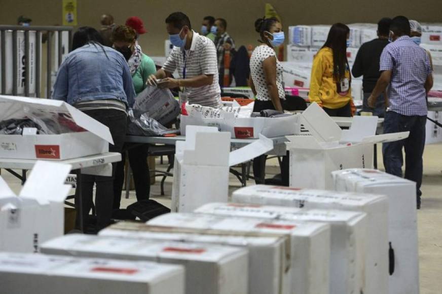 Fotos: Intensa jornada en CNE por conteo de votos