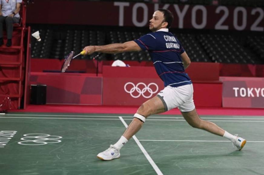 El número uno del mundo, el japonés Kento Momota, fue eliminado en la fase premilinar de grupos del torneo olímpico.