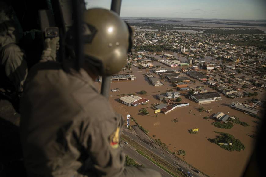 Las autoridades brasileñas alertaron de la posibilidad de que se produzca una nueva crecida del río Guaíba el próximo fin de semana en la ciudad de Porto Alegre, que está parcialmente inundada desde el pasado viernes.