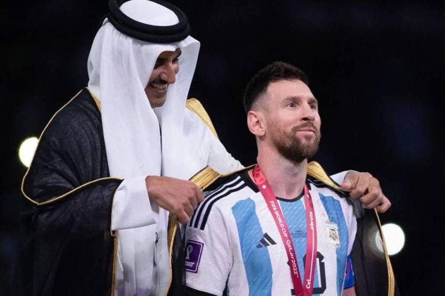 El ‘Bisht’ de Messi recibió una millonaria oferta por parte de un abogado de Omán.