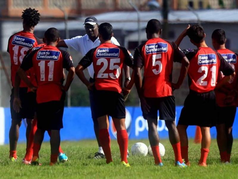 Rául Sambulá adquirió el compromiso de devolverle su lugar al Deportes Savio en la liga de honor del fútbol hondureño.