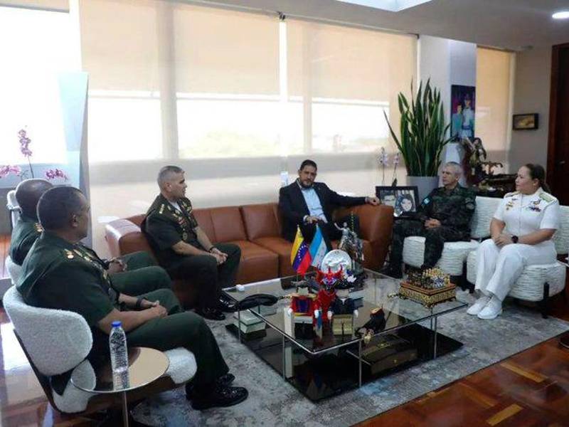 <b><span class=mln_uppercase_mln>Venezuela.</span></b> Los altos funcionarios hondureños en Caracas.<span class=mln_uppercase_mln> </span>