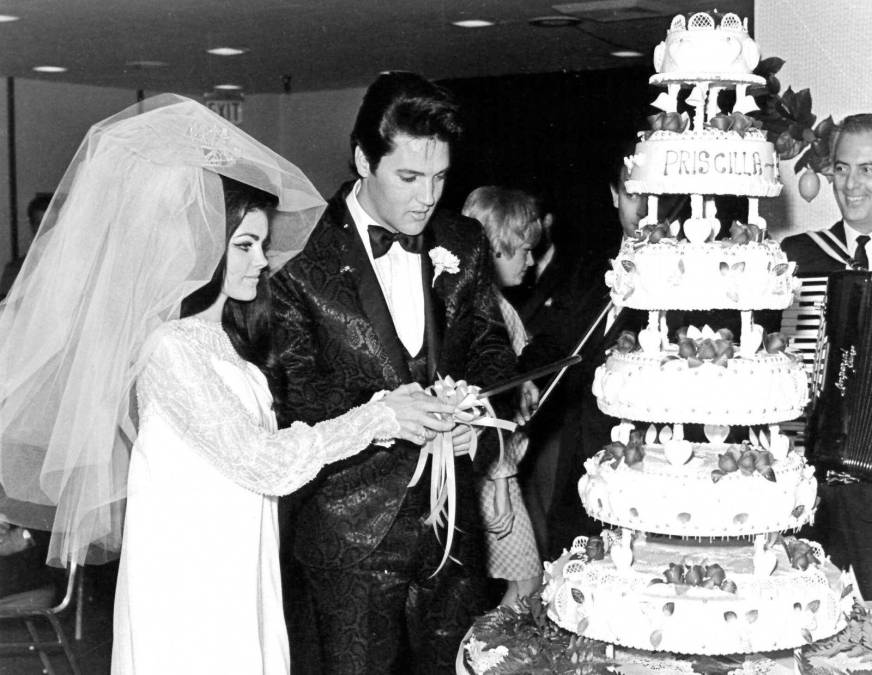 Después de siete años de noviazgo, Elvis y Priscilla Presley se casaron en una íntima ceremonia civil en Las Vegas celebrada la mañana del 1 de mayo de 1967.