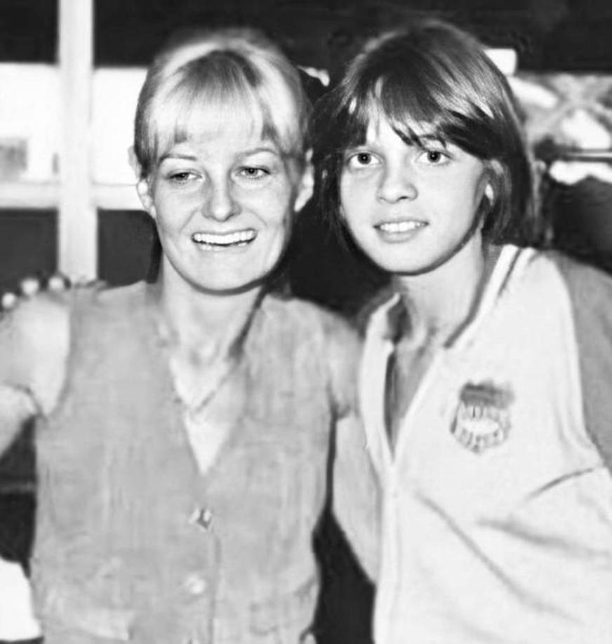 ¿Qué es lo que la hace pensar que es, realmente, la mamá de Luis Miguel? “Sus relatos. No es, solamente, lo físico. Porque si la ves y la comparás con mi abuela, la verdad es que tienen mucho parecido. Pero, más allá de todo eso, conoce intimidades que si no fuera ella sería imposible que las supiera”, explicó Lorena.